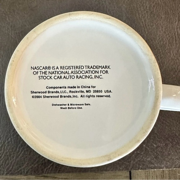 NASCAR Coffee Mug Black And White Checkered Flag 2004 One Small Scratch - Picture 4 of 9